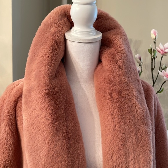 Adrienne Landau Faux Fur Coat - Picture 2 of 8